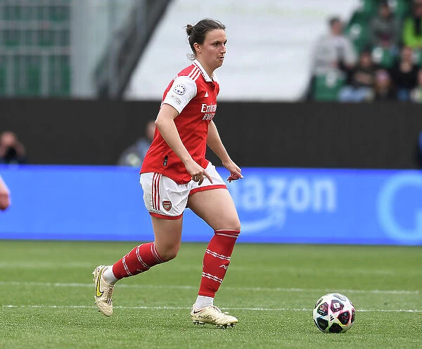 Arsenal's Lotte Wubben-Moy Fights Determinedly in UEFA Champions League Semifinal Against VfL Wolfsburg