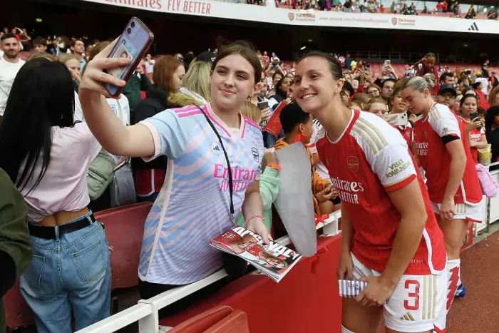 Framed Print : Arsenal's Lotte Wubben-Moy and Young Fan Share a Moment after Arsenal Women vs Liverpool Women Match at Emirates Stadium (2023-24)