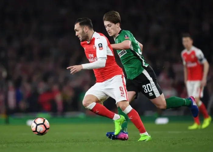 Framed Print : Arsenal's Lucas Perez Outmaneuvers Lincoln's Alex Woodyard in FA Cup Quarter-Final Showdown