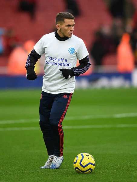 Arsenal's Lucas Torreira Wears Heads Up Shirt During Warm-Up vs Newcastle United (Arsenal v Newcastle, Premier League 2019-20)
