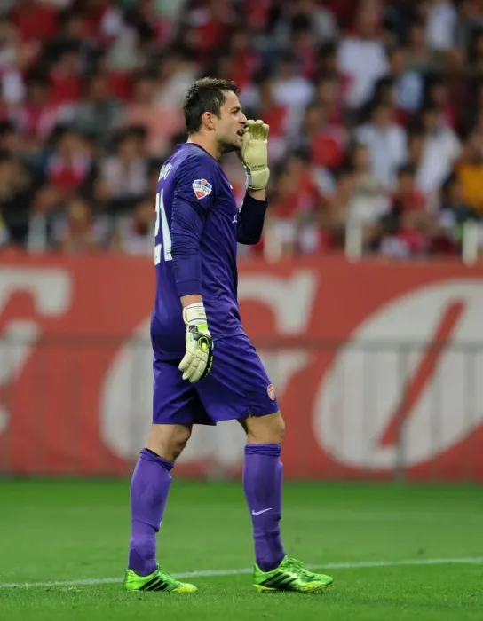 Framed Print : Arsenal's Lukas Fabianski in Action Against Urawa Red Diamonds, Japan 2013 Framed Print : Arsenal's Lukas Fabianski in Action Against Urawa Red Diamonds, Japan 2013