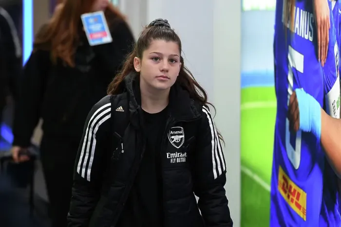 Framed Print : Arsenal's Madison Earl Prepares for Leicester City Showdown in Women's Super League