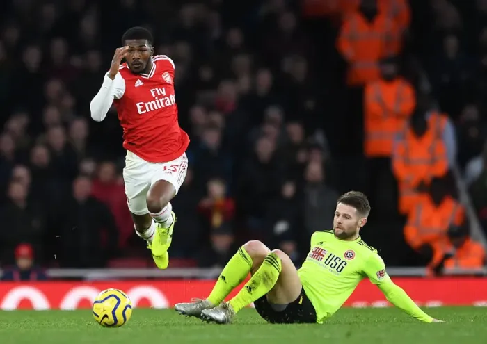 Framed Print : Arsenal's Maitland-Niles Outmaneuvers Sheffield United's Norwood in Premier League Clash