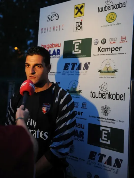 Framed Print : Arsenal's Mannone Shines: 4-0 Crush of SC Neusiedl