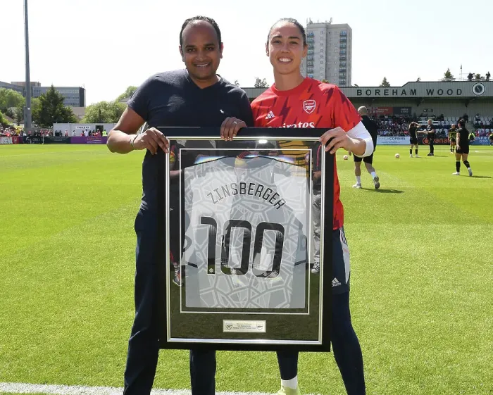 Framed Print : Arsenal's Manuela Zinsberger Celebrates 100th Appearance Against Aston Villa