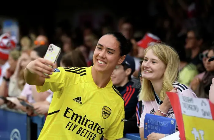 Framed Print : Arsenal's Manuela Zinsberger Poses with Fans after Chelsea Match, FA Women's Super League 2022-23 Framed Print : Arsenal's Manuela Zinsberger Poses with Fans after Chelsea Match, FA Women's Super League 2022-23