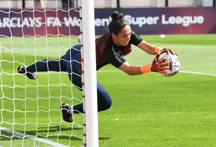 Framed Print : Arsenal's Manuela Zinsberger: Pre-Match Focus before Arsenal Women vs Reading Women (2020-21)