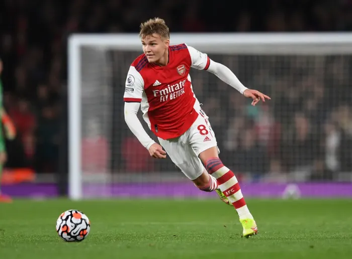 Framed Print : Arsenal's Martin Odegaard in Action against Crystal Palace in the 2021-22 Premier League Framed Print : Arsenal's Martin Odegaard in Action against Crystal Palace in the 2021-22 Premier League