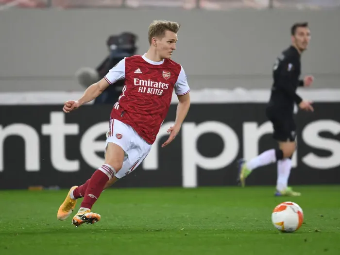 Framed Print : Arsenal's Martin Odegaard in Action against SL Benfica in UEFA Europa League Round of 32, Piraeus, Greece (February 2021)