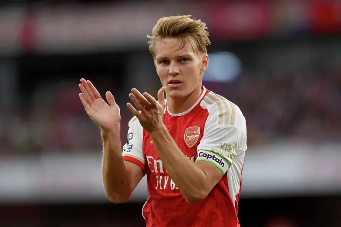 Framed Print : Arsenal's Martin Odegaard Applauding Fans Amidst the Drama: Arsenal FC vs Manchester City, 2023-24 Premier League