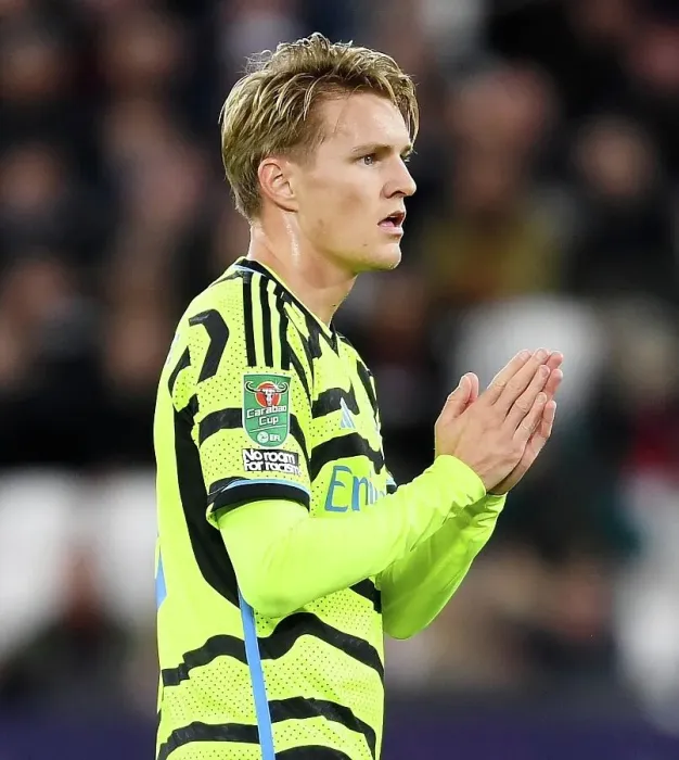 Framed Print : Arsenal's Martin Odegaard Applauding Fans after Carabao Cup Victory over West Ham United
