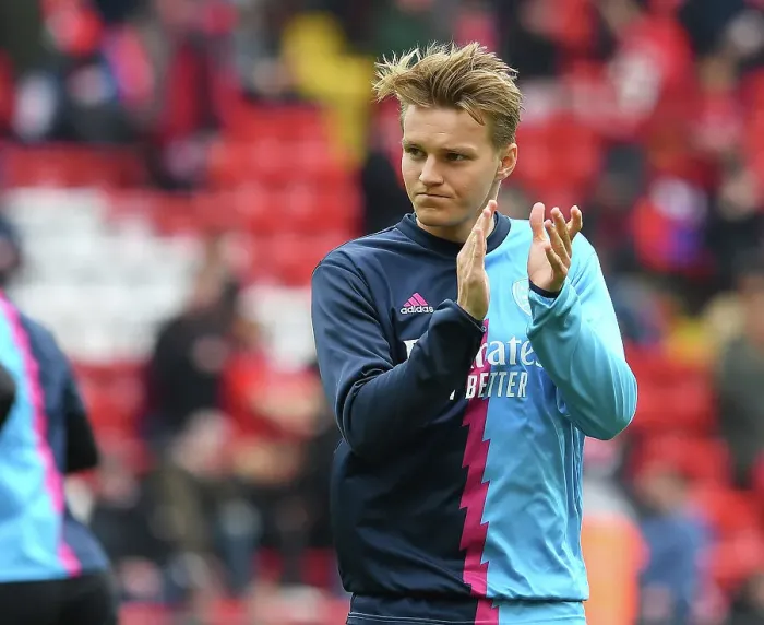 Framed Print : Arsenal's Martin Odegaard Applauding Fans Before Liverpool Clash (Premier League 2022-23) Framed Print : Arsenal's Martin Odegaard Applauding Fans Before Liverpool Clash (Premier League 2022-23)