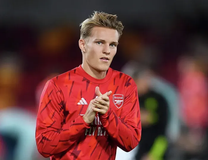 Framed Print : Arsenal's Martin Ødegaard Applauds Fans Before Brentford Showdown - Carabao Cup 2023-24 Framed Print : Arsenal's Martin Ødegaard Applauds Fans Before Brentford Showdown - Carabao Cup 2023-24