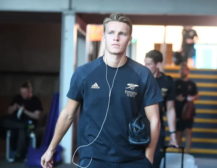 Framed Print : Arsenal's Martin Odegaard Arrives at Selhurst Park Ahead of Crystal Palace Clash (Premier League 2022-23) Framed Print : Arsenal's Martin Odegaard Arrives at Selhurst Park Ahead of Crystal Palace Clash (Premier League 2022-23)