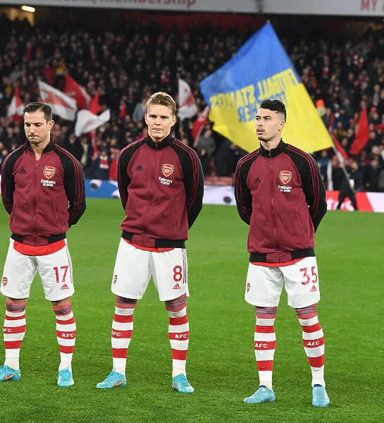 Arsenal's Martin Odegaard, Cedric, and Gabriel Martinelli Prepare for Arsenal v Liverpool Clash (2021-22)