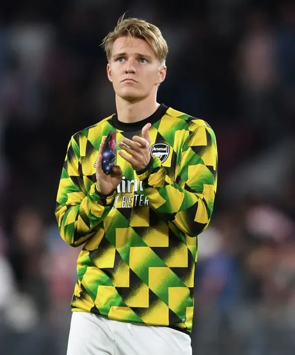 Framed Print : Arsenal's Martin Odegaard Celebrates with Fans after Europa League Victory over PSV Eindhoven Framed Print : Arsenal's Martin Odegaard Celebrates with Fans after Europa League Victory over PSV Eindhoven