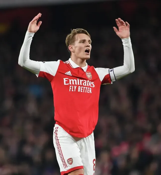 Framed Print : Arsenal's Martin Odegaard Faces Manchester City in the Premier League
