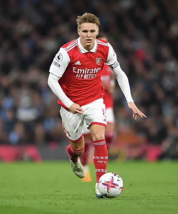 Framed Print : Arsenal's Martin Odegaard Faces Manchester City in Premier League Showdown (2022-23)