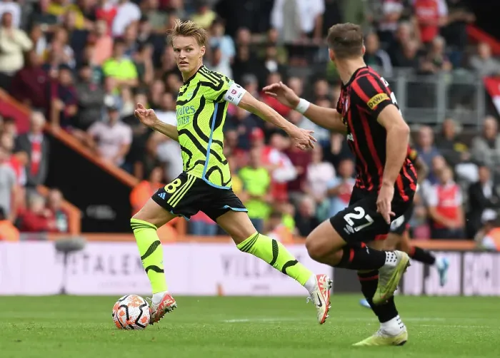 Framed Print : Arsenal's Martin Ødegaard Fends Off Bournemouth's Pressure in Premier League Clash (AFC Bournemouth vs Arsenal, 2023-24) Framed Print : Arsenal's Martin Ødegaard Fends Off Bournemouth's Pressure in Premier League Clash (AFC Bournemouth vs Arsenal, 2023-24)