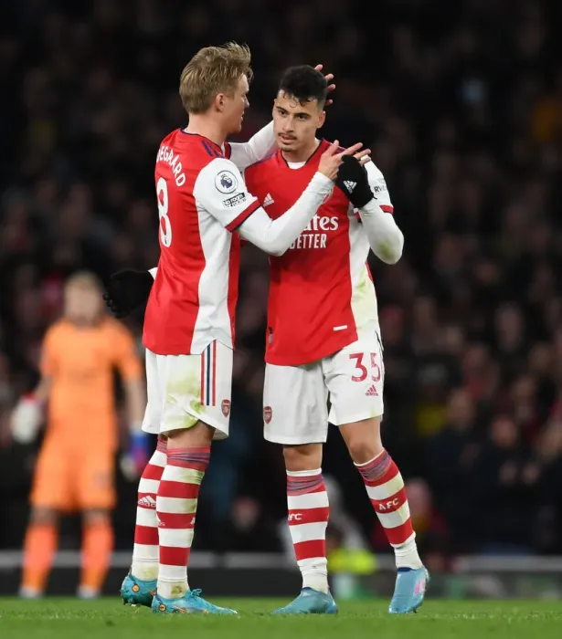 Framed Print : Arsenal's Martin Odegaard and Gabriel Martinelli in Action against Leicester City - Premier League 2021-22