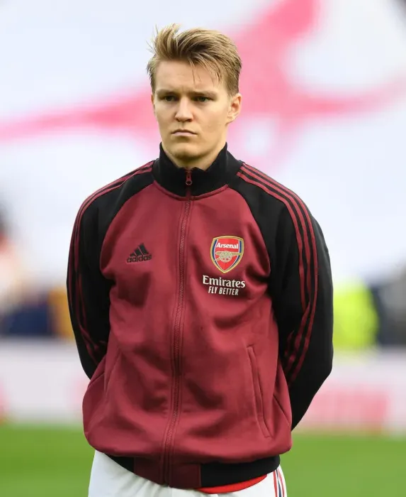 Framed Print : Arsenal's Martin Odegaard Gears Up for Arsenal v Manchester City Clash (2021-22)