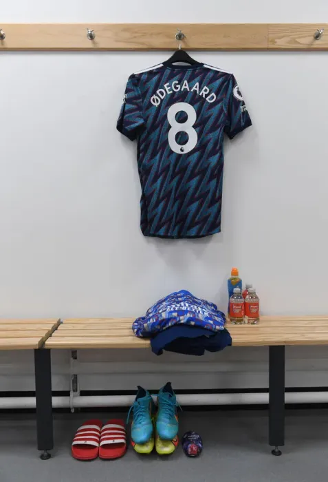 Framed Print : Arsenal's Martin Odegaard Jersey in Wolverhampton Wanderers Changing Room - Premier League Clash