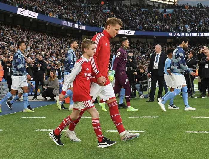 Framed Print : Arsenal's Martin Odegaard and Mascot Before Manchester City Clash - Premier League 2022-23 Framed Print : Arsenal's Martin Odegaard and Mascot Before Manchester City Clash - Premier League 2022-23