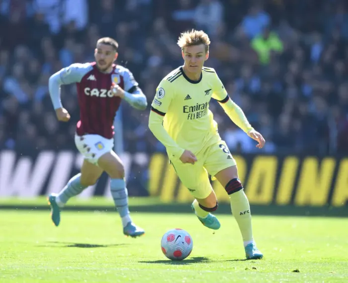 Framed Print : Arsenal's Martin Odegaard: Midfield Masterclass at Aston Villa, Premier League 2021-22 Framed Print : Arsenal's Martin Odegaard: Midfield Masterclass at Aston Villa, Premier League 2021-22