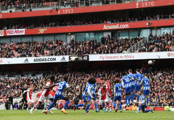 Framed Print : Arsenal's Martin Odegaard Nails Free Kick vs Brighton & Hove Albion (2021-22)