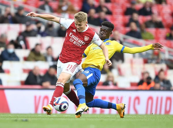 Arsenal's Martin Odegaard Outmaneuvers Brighton's Yves Bissouma in Premier League Clash