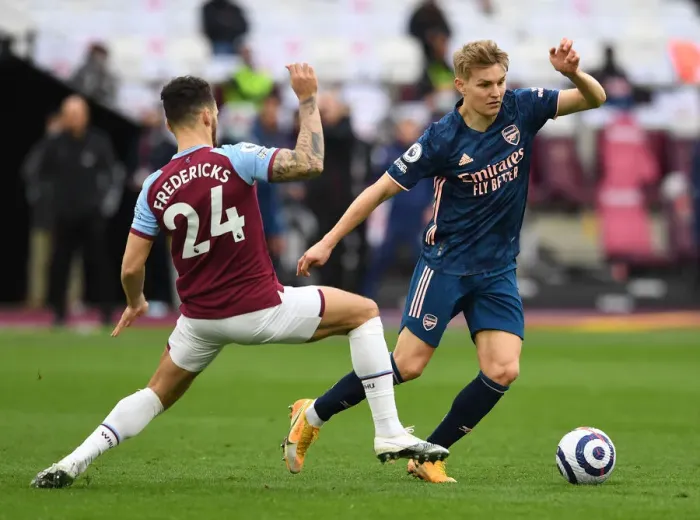 Framed Print : Arsenal's Martin Odegaard Outmaneuvers West Ham's Ryan Fredericks in Premier League Clash