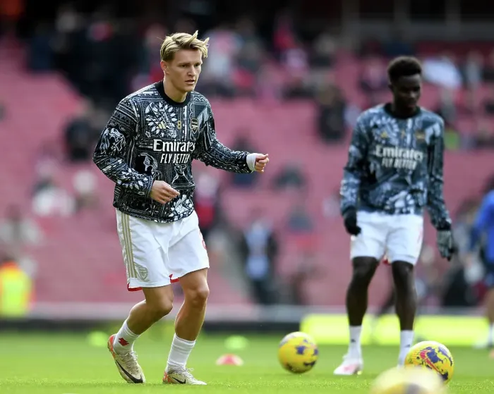 Framed Print : Arsenal's Martin Odegaard Prepares: Arsenal vs Brighton & Hove Albion (2023-24)