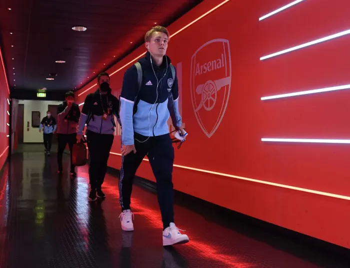 Framed Print : Arsenal's Martin Odegaard Prepares for Europa League Clash Against FK Bodo / Glimt