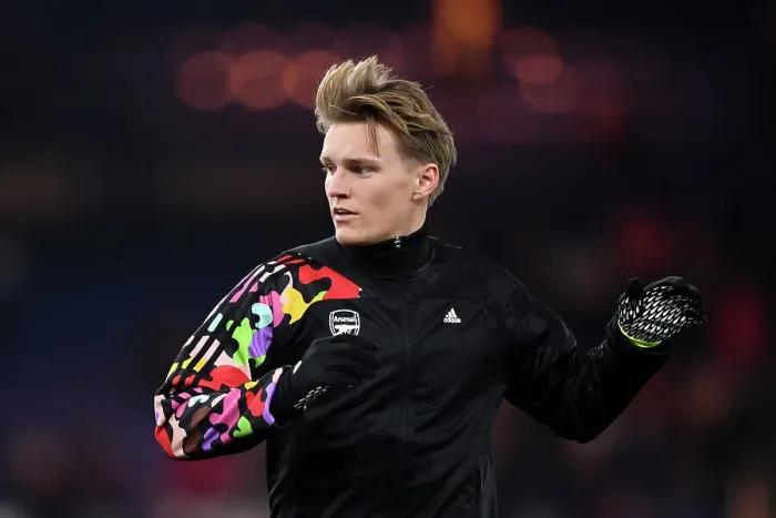 Framed Print : Arsenal's Martin Odegaard Prepares for Luton Town Clash (2023-24 Premier League)