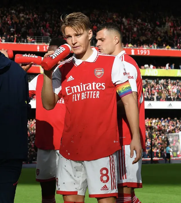 Framed Print : Arsenal's Martin Odegaard Prepares for Nottingham Forest Clash in 2022-23 Premier League