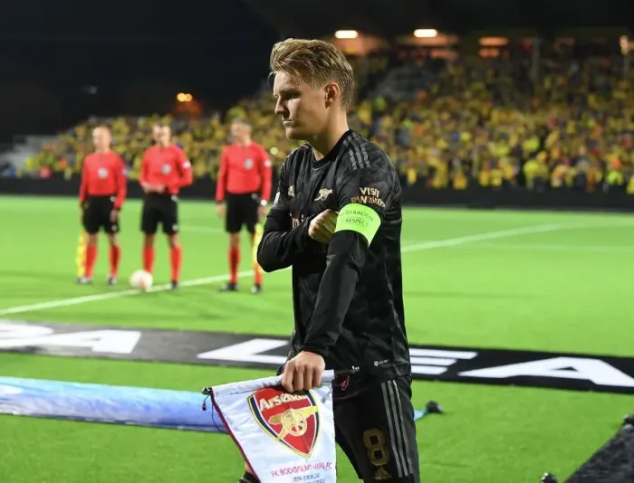 Framed Print : Arsenal's Martin Odegaard Prepares for UEFA Europa League Clash against Bodø / Glimt Framed Print : Arsenal's Martin Odegaard Prepares for UEFA Europa League Clash against Bodø / Glimt
