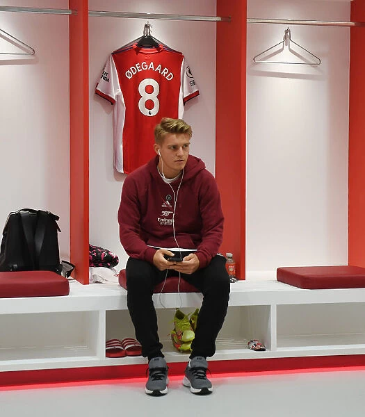 Arsenal's Martin Odegaard Readies for Arsenal v Crystal Palace Clash in Premier League