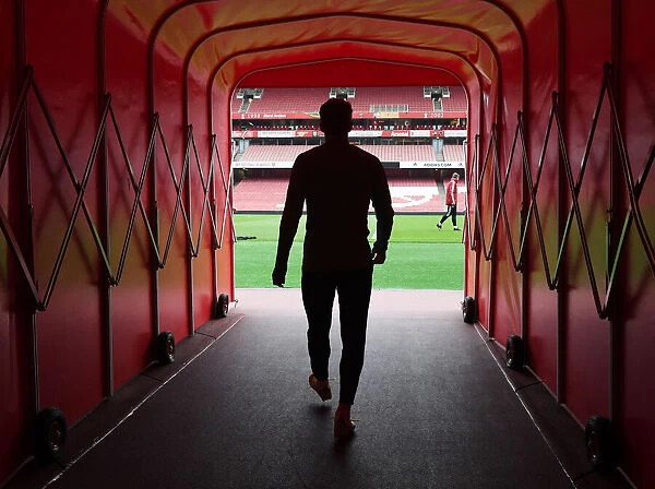 Arsenal's Martin Odegaard Readies for Battle: Arsenal vs Crystal Palace, Premier League Clash