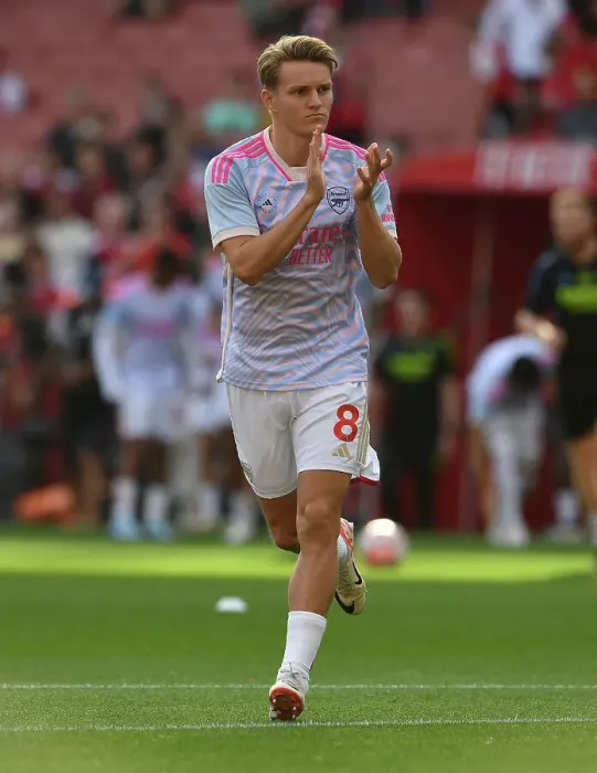 Framed Print : Arsenal's Martin Odegaard Readies for Battle: Arsenal vs Manchester City, 2023-24 Premier League Clash Framed Print : Arsenal's Martin Odegaard Readies for Battle: Arsenal vs Manchester City, 2023-24 Premier League Clash
