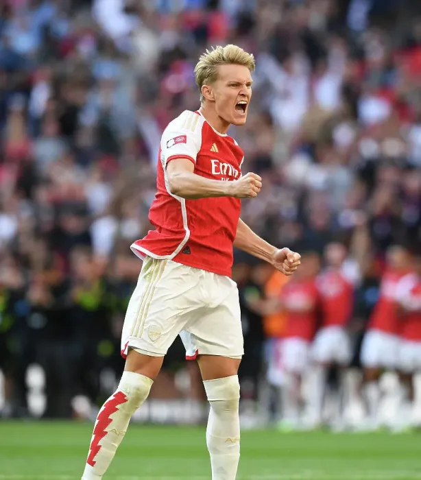 Framed Print : Arsenal's Martin Odegaard Scores the Winning Penalty in Community Shield Thriller: Arsenal 1-1 Manchester City