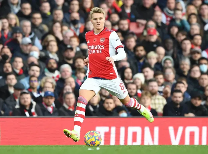 Framed Print : Arsenal's Martin Odegaard Shines in Arsenal v Watford Premier League Clash (2021-22)
