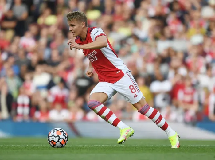 Framed Print : Arsenal's Martin Odegaard Shines in Derby Match against Tottenham, Premier League 2021-22 - Emirates Stadium
