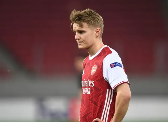 Framed Print : Arsenal's Martin Odegaard Shines in Europa League Clash Against SL Benfica