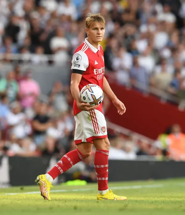 Framed Print : Arsenal's Martin Odegaard Shines in Premier League Clash Against Fulham