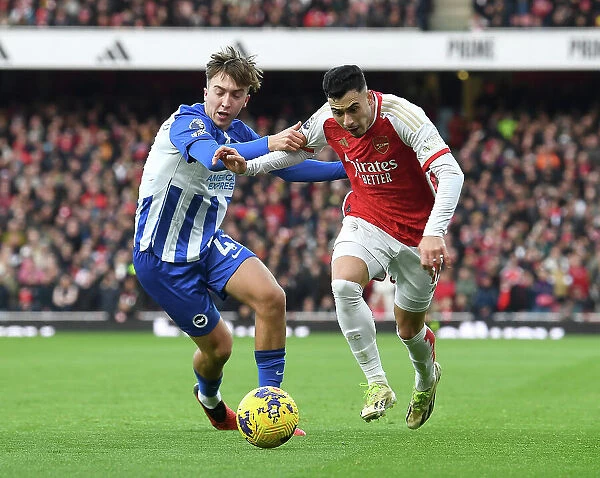 Arsenal's Martinelli Clashes with Brighton's Hinshelwood in 2023-24 Premier League Showdown