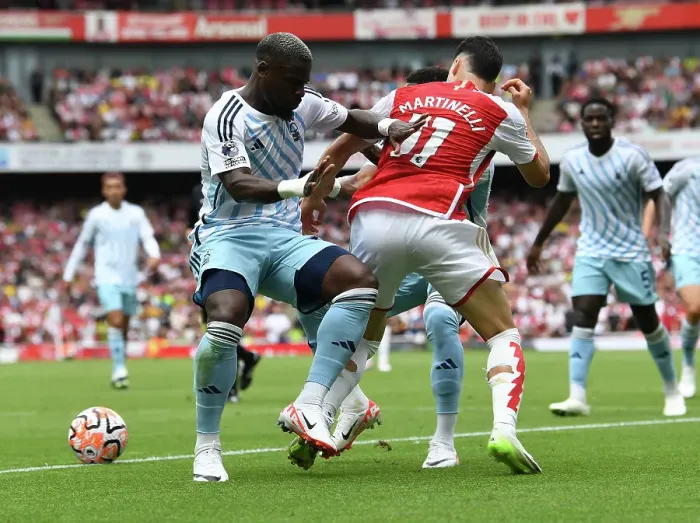 Framed Print : Arsenal's Martinelli Clashes with Forest's Aurier and Danilo in 2023-24 Premier League Showdown