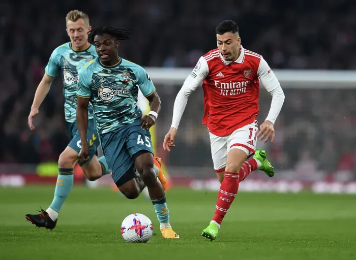 Framed Print : Arsenal's Martinelli Clashes with Southampton's Lavia in Premier League Showdown
