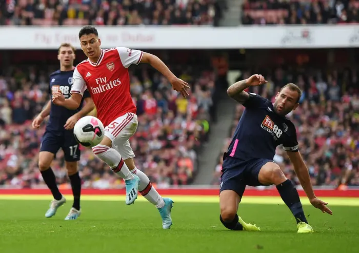 Framed Print : Arsenal's Martinelli Outmaneuvers Bournemouth's Cook in Premier League Clash