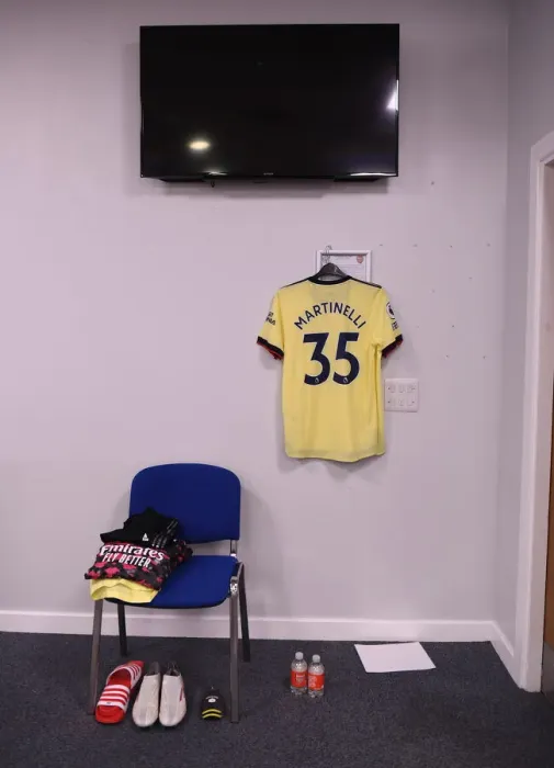 Framed Print : Arsenal's Martinelli Readies for Leicester Clash in Premier League
