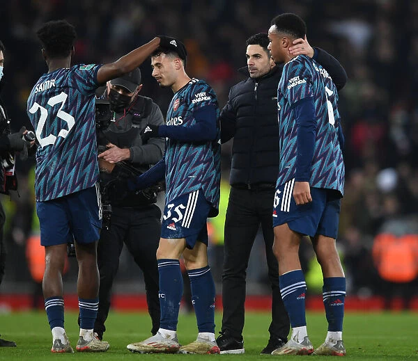 Arsenal's Martinelli Receives Support from Arteta and Team After Injury in Carabao Cup Semi-Final vs. Liverpool